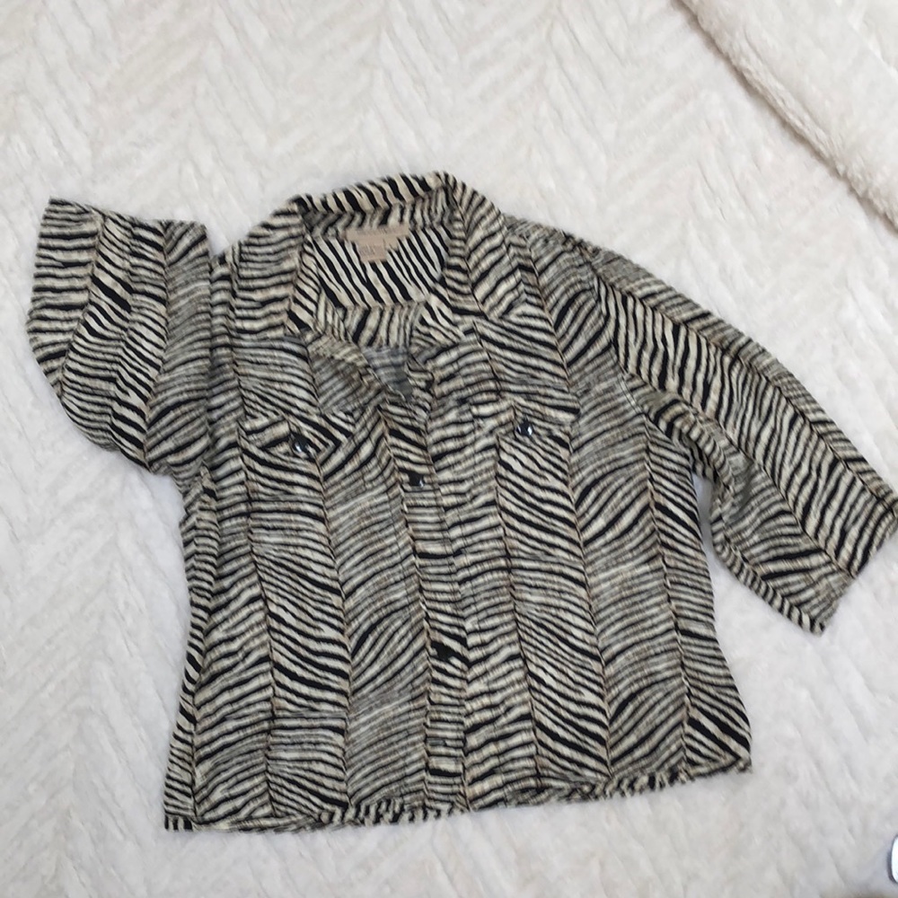 Gorgeous silk blouse by Transitions! Size L.